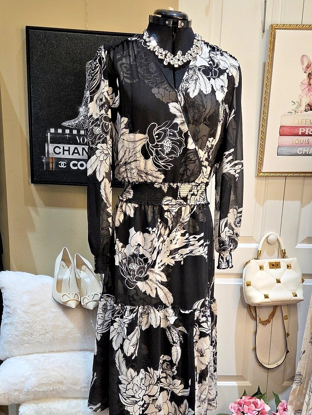 Nwot 4 White House Black Market Floral Maxi Dress in Black & White